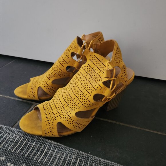 K Studio Slip On Cut Out Sandal Size 8 - Picture 2 of 5